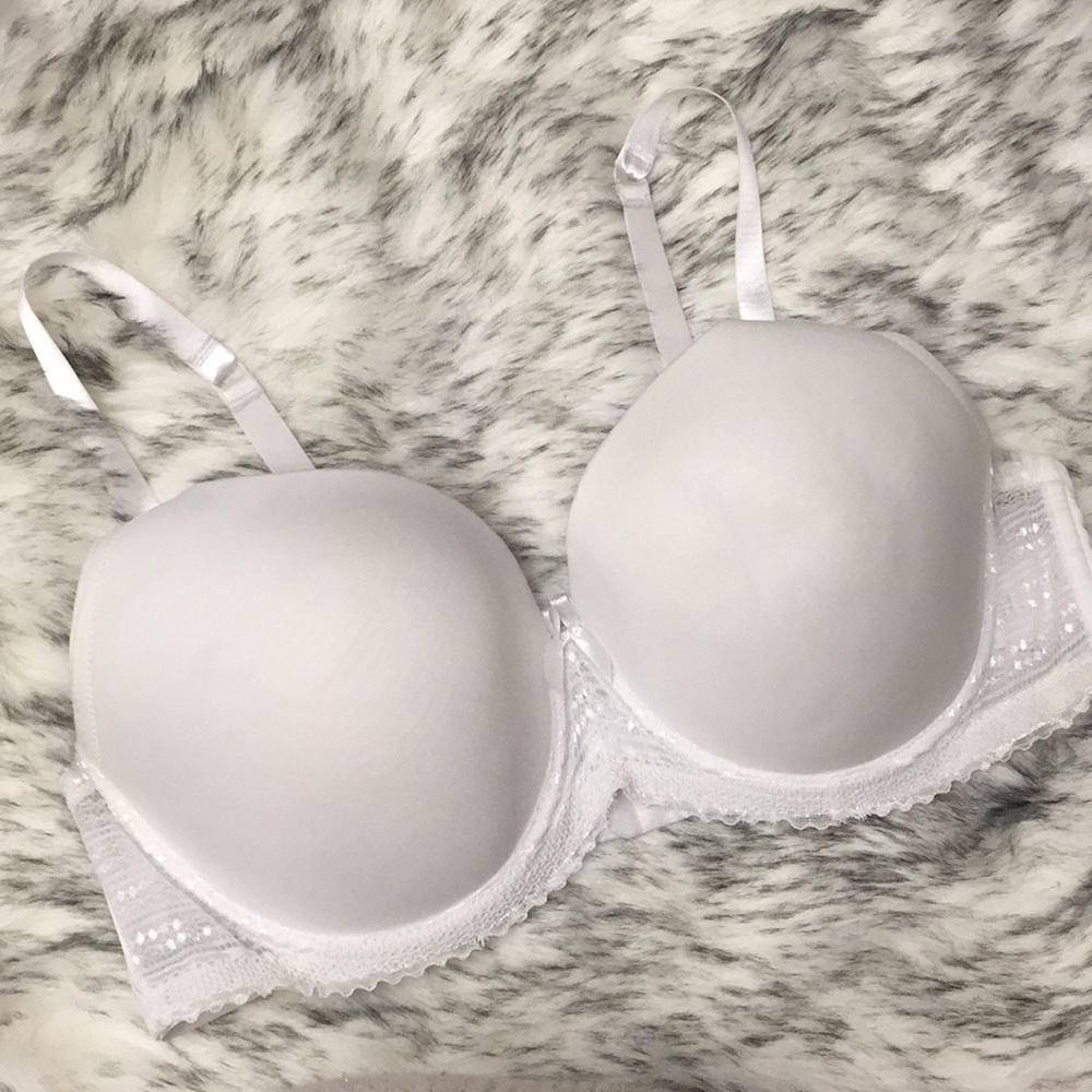 ✨2/$22✨ BODY NATURALS Lace Trim T-Shirt Bra